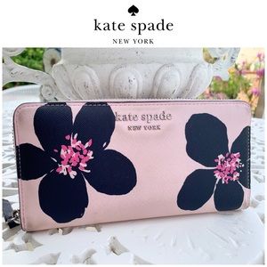 Kate Spade ♠️ Large Zippered Wallet
